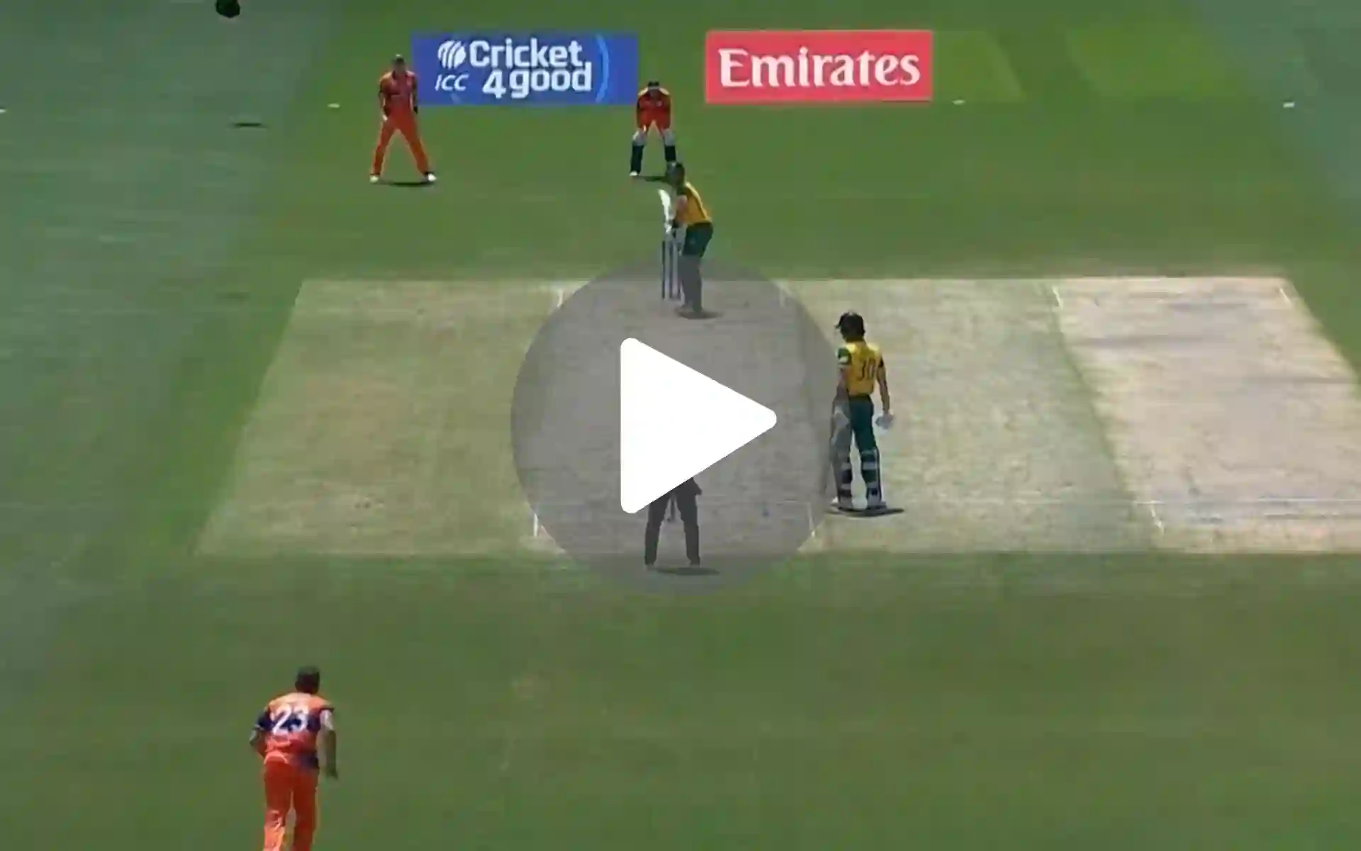 Netherlands Run Riot Against South Africa; Gets Skipper Markram For a Duck